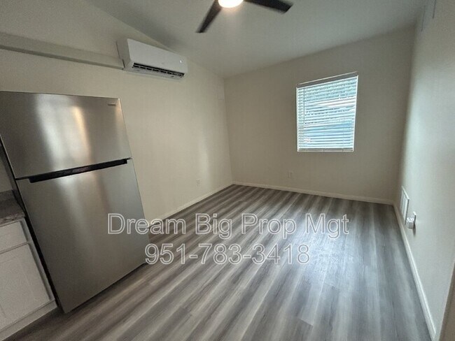 Building Photo - 6681 La Jolla Dr