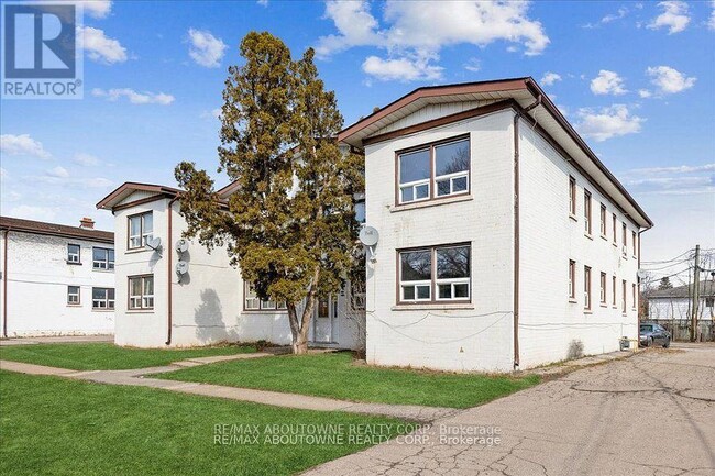 Building Photo - 1031 Churchill Ave
