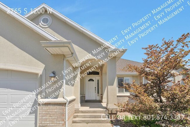 Building Photo - Stunning Pet-Friendly 5 Bed - 3 Bath Syrac...