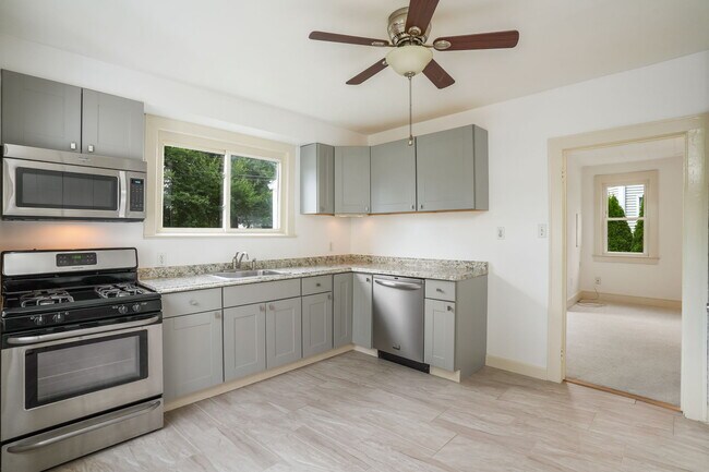 Kitchen first floor - 103-105 Grant St