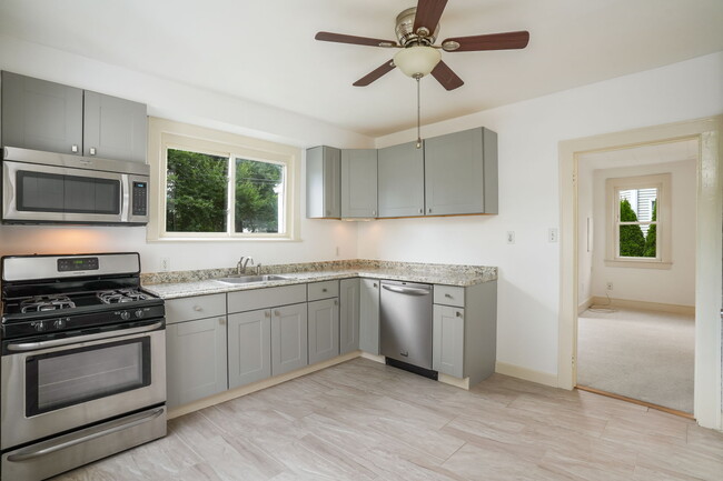 Kitchen first floor - 103-105 Grant St