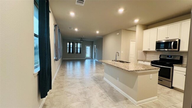 Building Photo - 310 Dipprey Ln