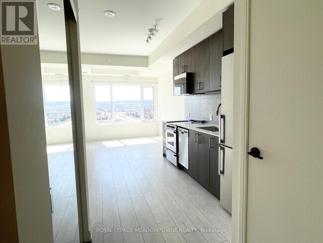 Photo du bâtiment - 8010-8010 Derry Rd