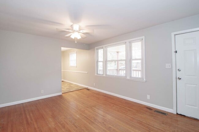Building Photo - 402 Britton Springs Rd