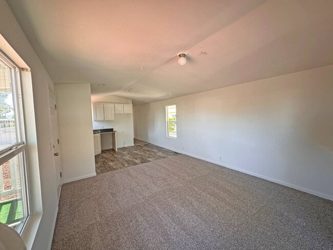 Building Photo - 21100 State St