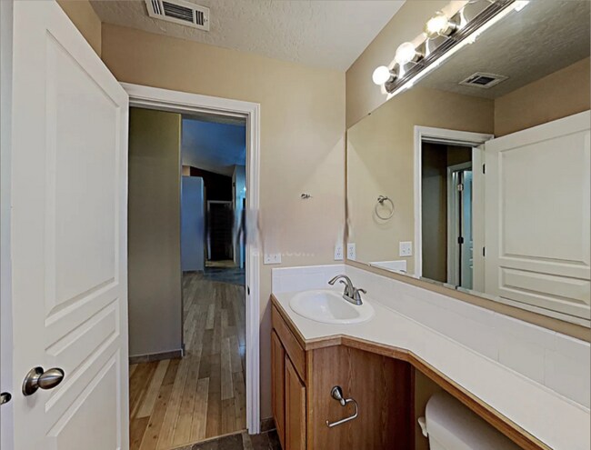Foto del edificio - 11115 W Rose Lake St