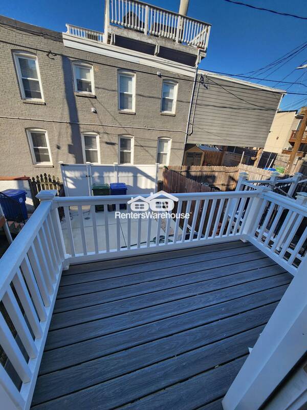 Building Photo - 838 S East Ave