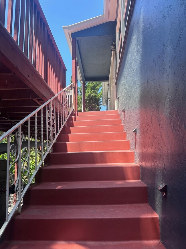 Foto del edificio - 4449 Dawson Ave