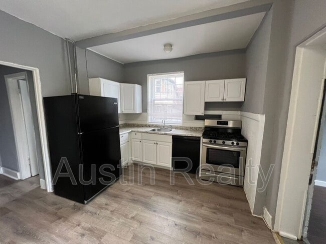 Foto del edificio - 1364 McCausland Ave