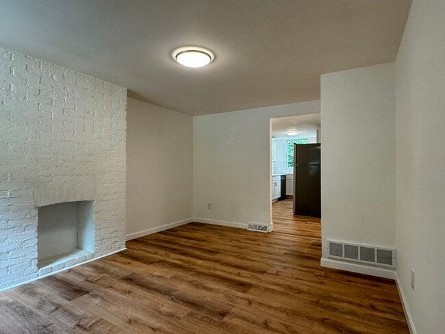 Building Photo - 223 Evergreen Ave