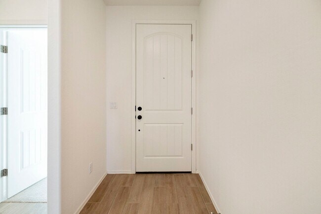 Building Photo - New build never lived in before Surprise home