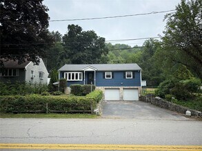 Building Photo - 102 Putnam Rd