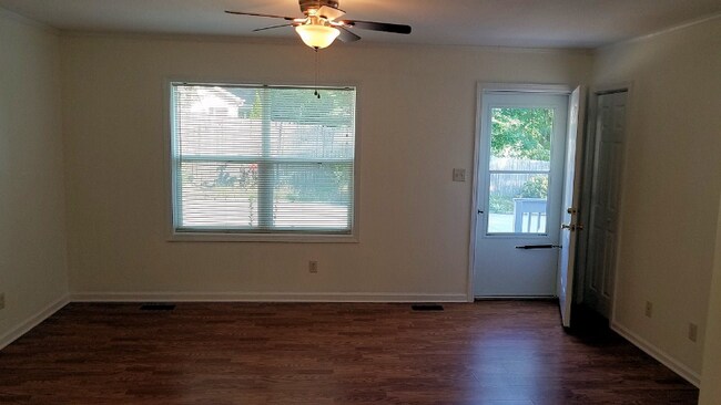 Foto del edificio - 1241 N Main St