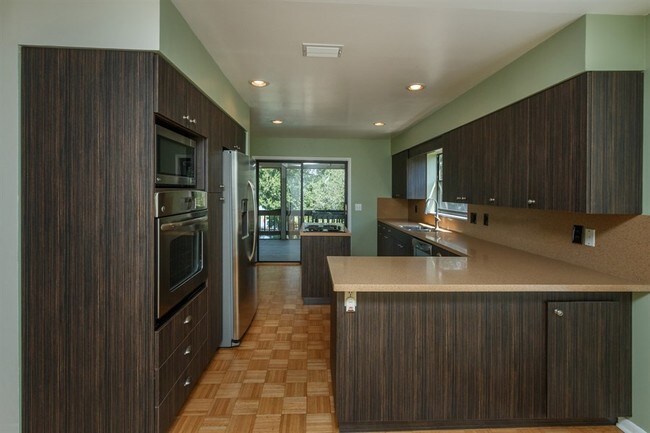 Building Photo - 100 Spring Cove Trl