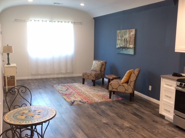 Foto del edificio - 1360 Meadowbrook Ave