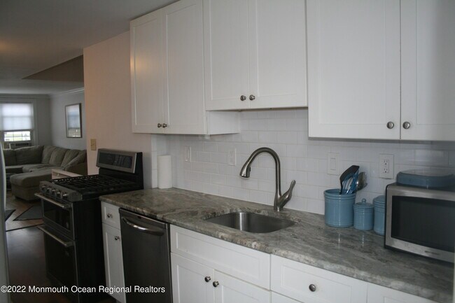 Foto del edificio - 811 Shore Rd