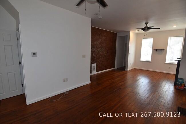 Foto del edificio - Great  2BR house in Port Richmond area. W/...