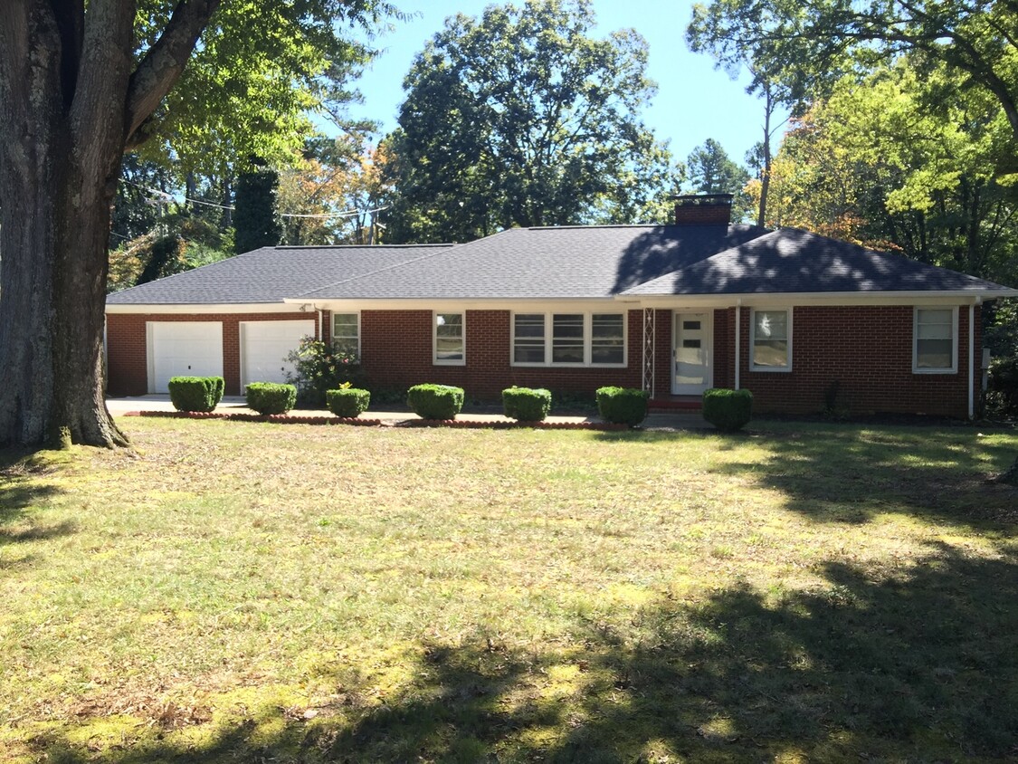 Primary Photo - Hamilton Lakes Park Area 3 BR in Grimsley ...
