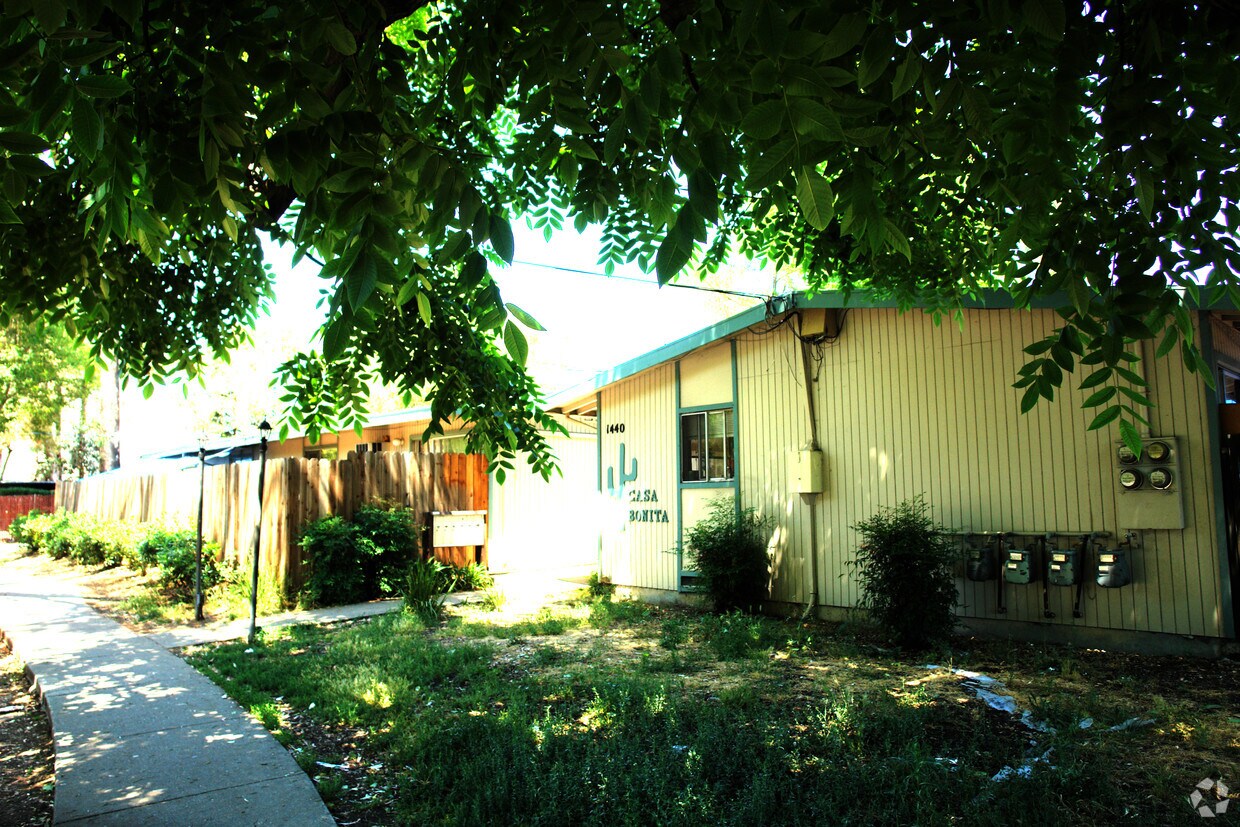 Primary Photo - 1440 Detroit Ave