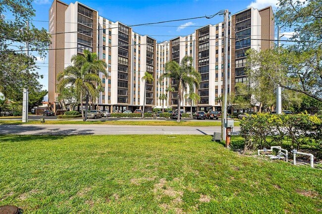 Foto del edificio - 10355 Paradise Blvd