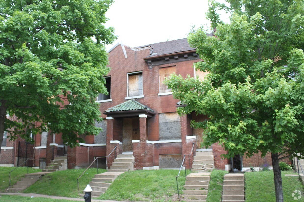 Apartamentos - 4559 Oakland Ave