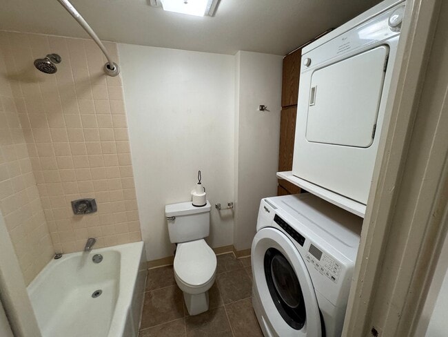 Building Photo - Pearl Regency #1913