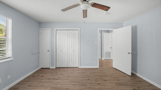 Foto del edificio - 12033 18th St