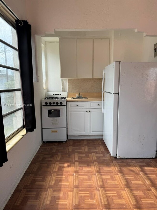 Building Photo - 825 Alton Rd