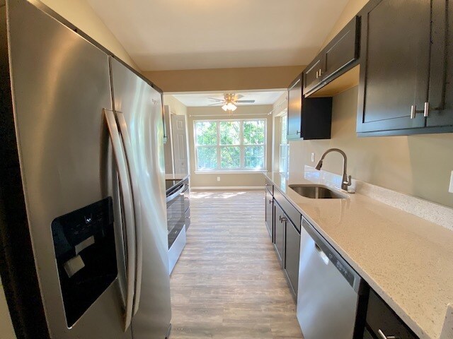Cocina y comedor - 300 Blue Water Ct