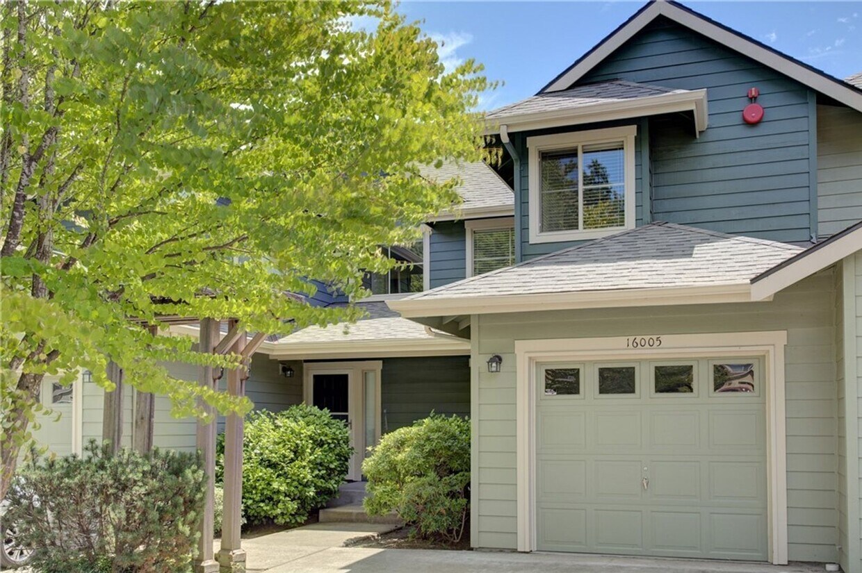 Primary Photo - 2bd/2.5ba Redmond Townhouse