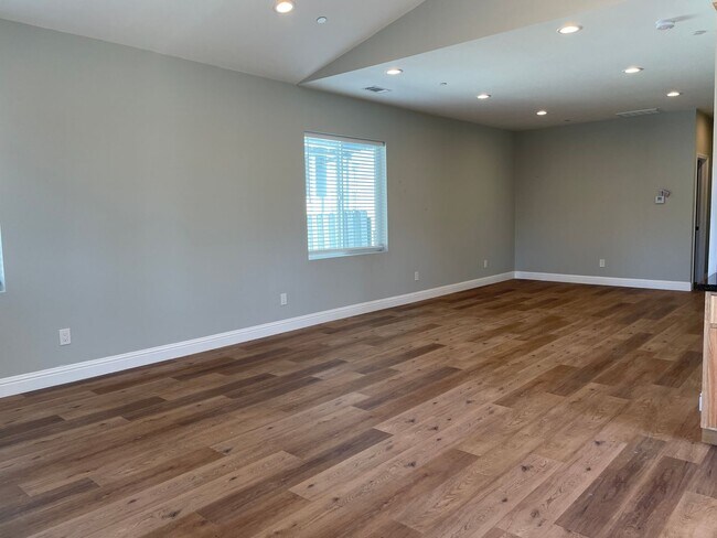 Building Photo - 02636