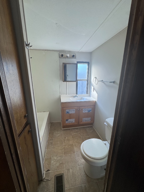 Building Photo - 1003 River St