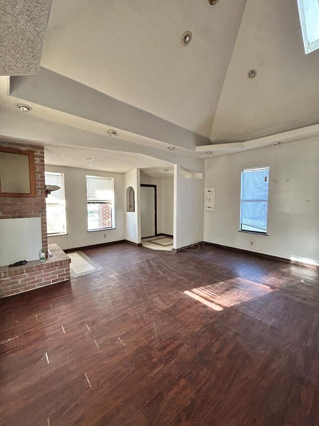 Primary Photo - 1815 W 11th St