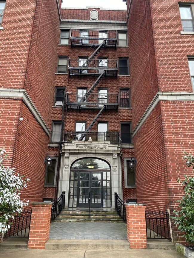 Building Photo - 834 John F. Kennedy Blvd