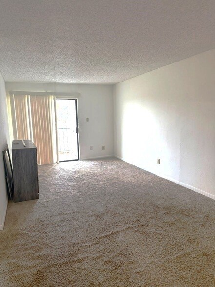 Building Photo - 2826 S Bartell Dr
