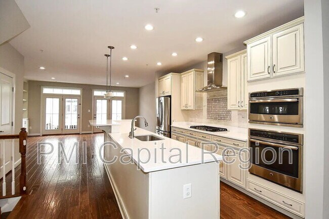 Foto del edificio - 334 Community Center Ave