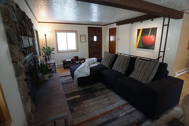 Building Photo - Charming House in Conifer!!