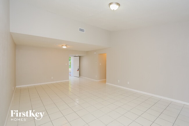 Building Photo - 2904 NW 67th Ct