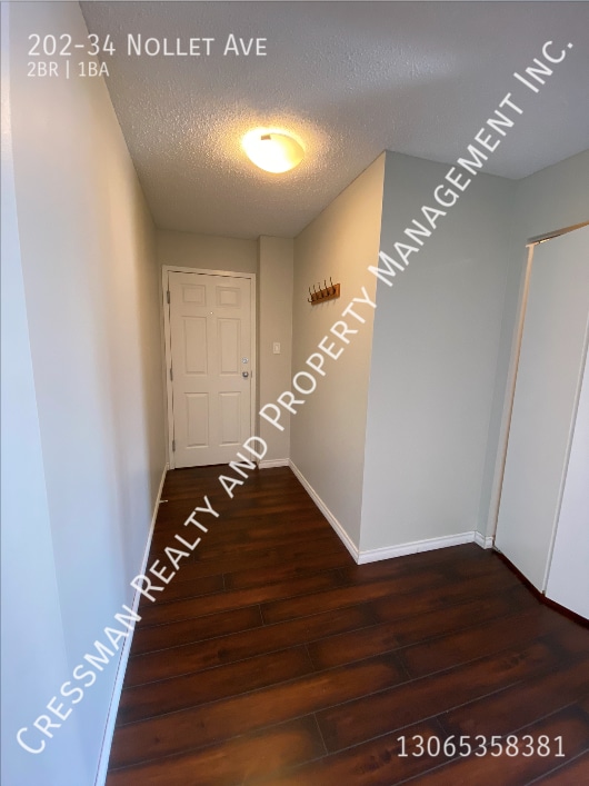Building Photo - 2 Bedroom Condo in Normanview West
