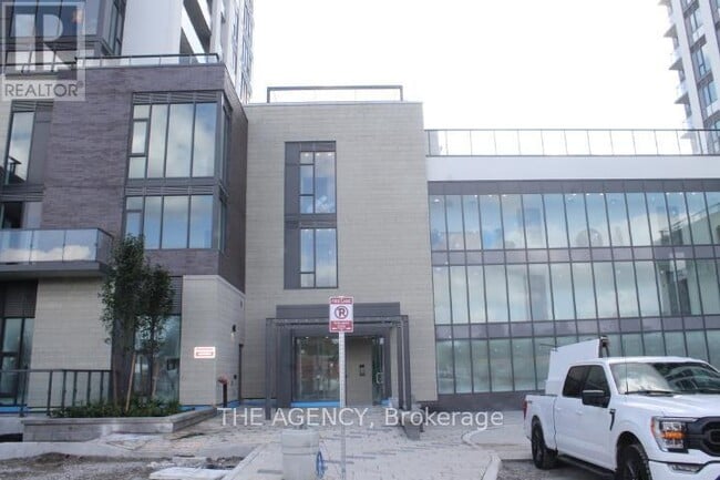 Building Photo - 715 Davis Dr