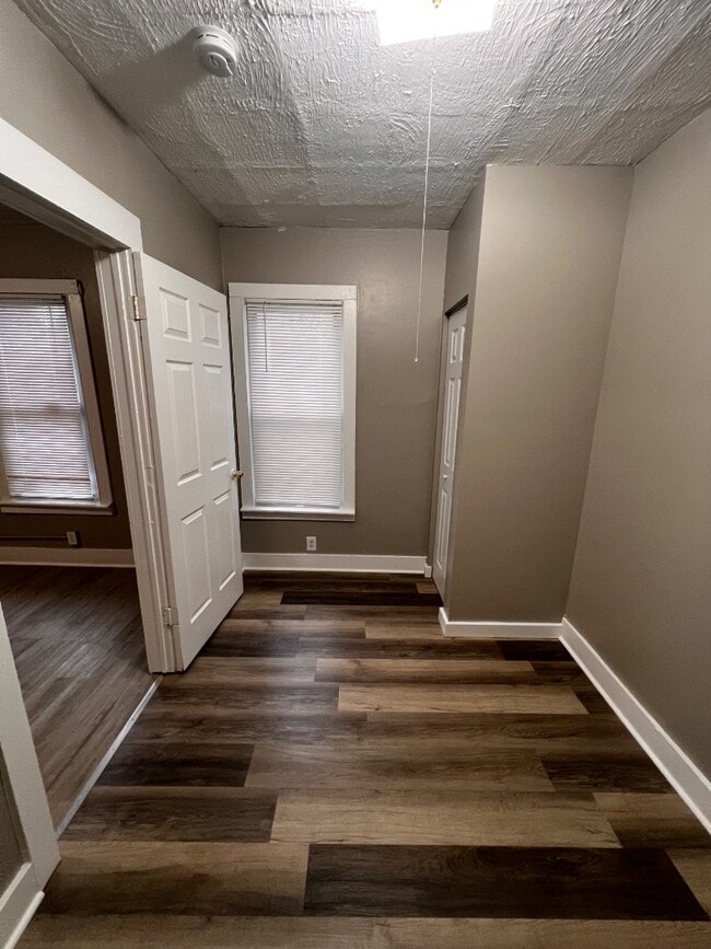 Building Photo - Fully Renovated 5-Bedroom, 2-Bath Single-Family — Driveway + Water, Sewer & Trash Covered