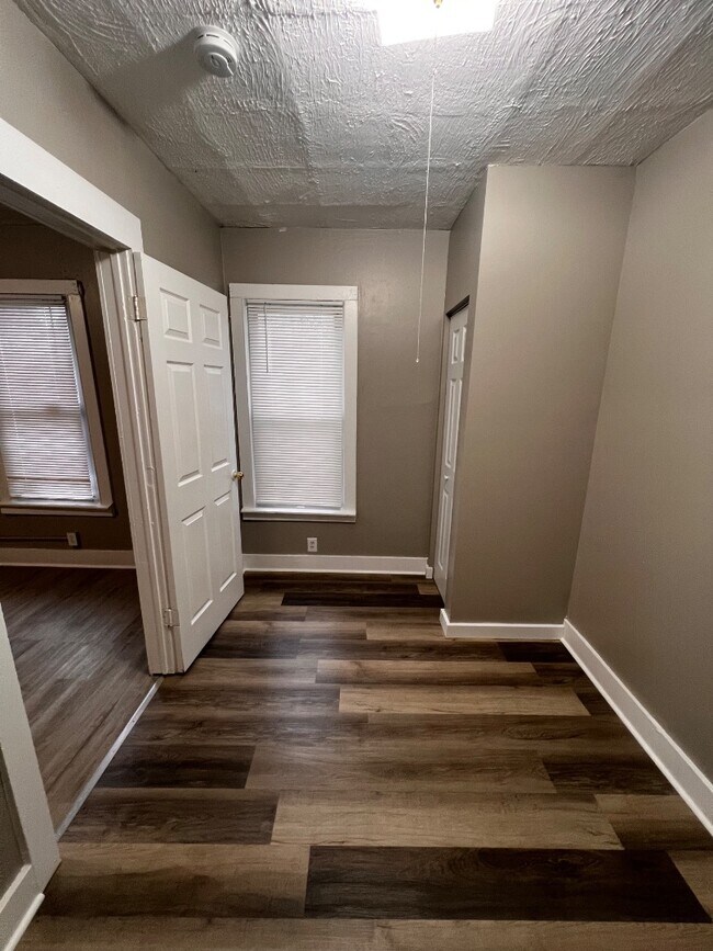 Foto del edificio - Fully Renovated 5-Bedroom, 2-Bath Single-Family — Driveway + Water, Sewer & Trash Covered