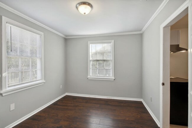 Building Photo - 2215