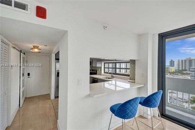 Foto del edificio - 6820 Indian Creek Dr