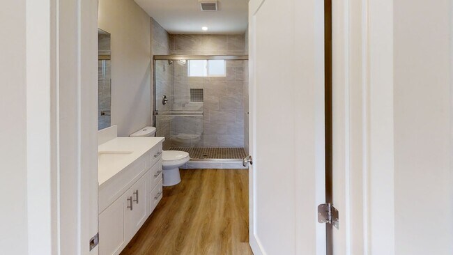 Foto del edificio - Large house available on Rockford!