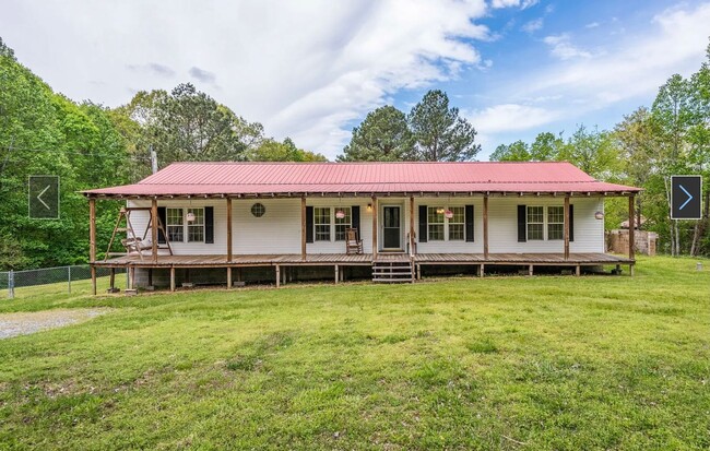 Building Photo - Fairview - 3 bedroom 2 baths - Private living