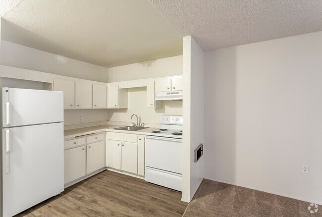 1 BR, 1 BA - 540 SF - Xav Summerfield Villas