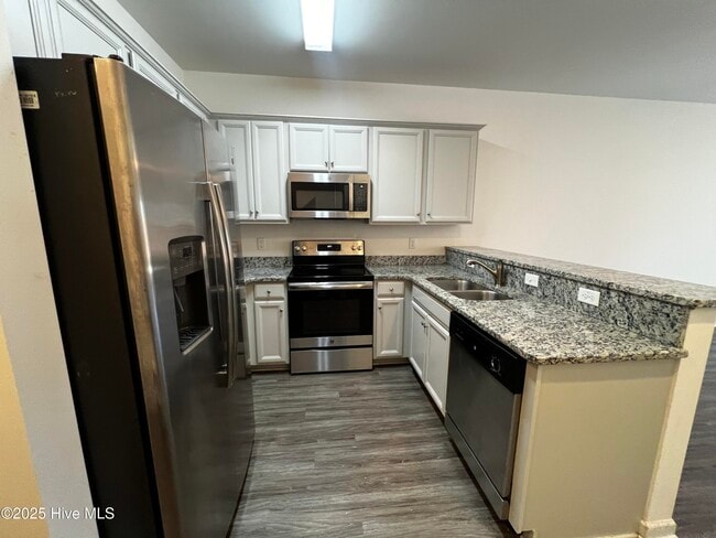 Building Photo - 57 Dresser Ln