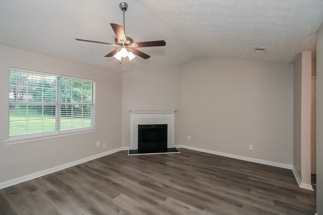 Building Photo - 907 Walnut Creek Ln