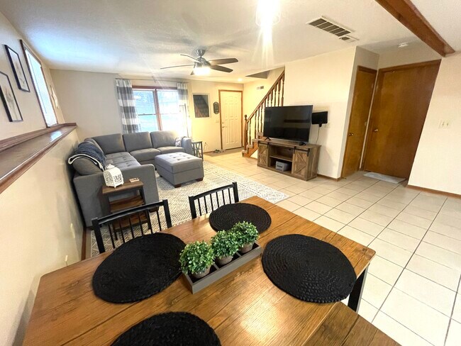 Foto del edificio - 408 Summerset Dr